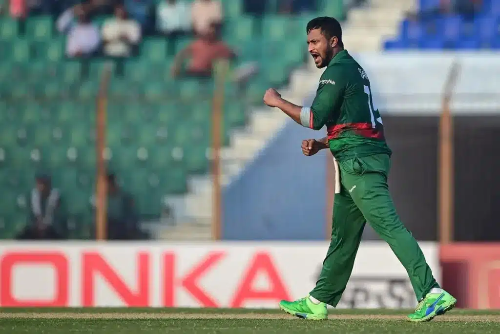 Shakib Al Hasan (Bangladesh) - 3 Catches vs Sri Lanka, 2010